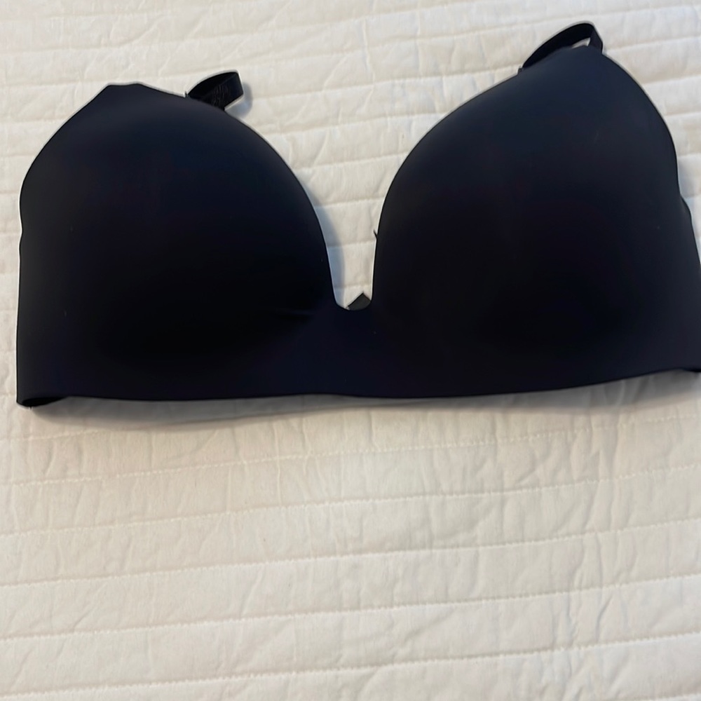Victoria’s Secret black size 36D T-shirt lightly lined wireless bra
